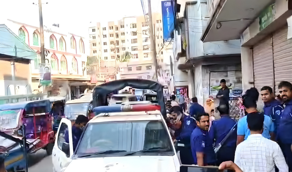 police attacked during operation in comilla 3 officers injured Police Attacked During Operation in Comilla, 3 Officers Injured