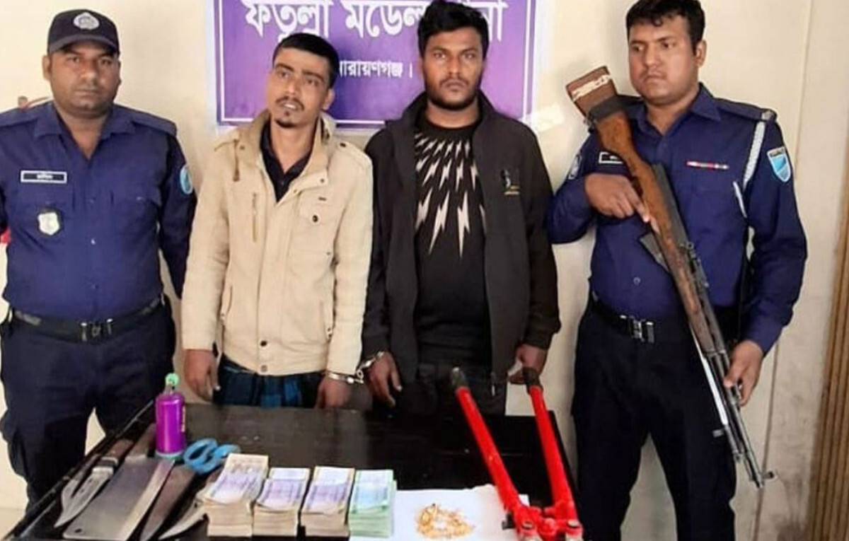 Police Foil Heist: Two Bandits Apprehended in Narayanganj