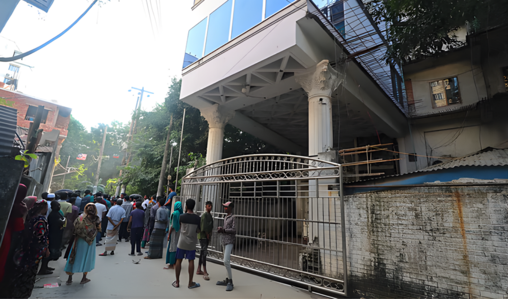 police raid former education minister mahibuls house in chittagong seven arrested Police Raid Former Education Minister Mahibul's House in Chittagong, Seven Arrested