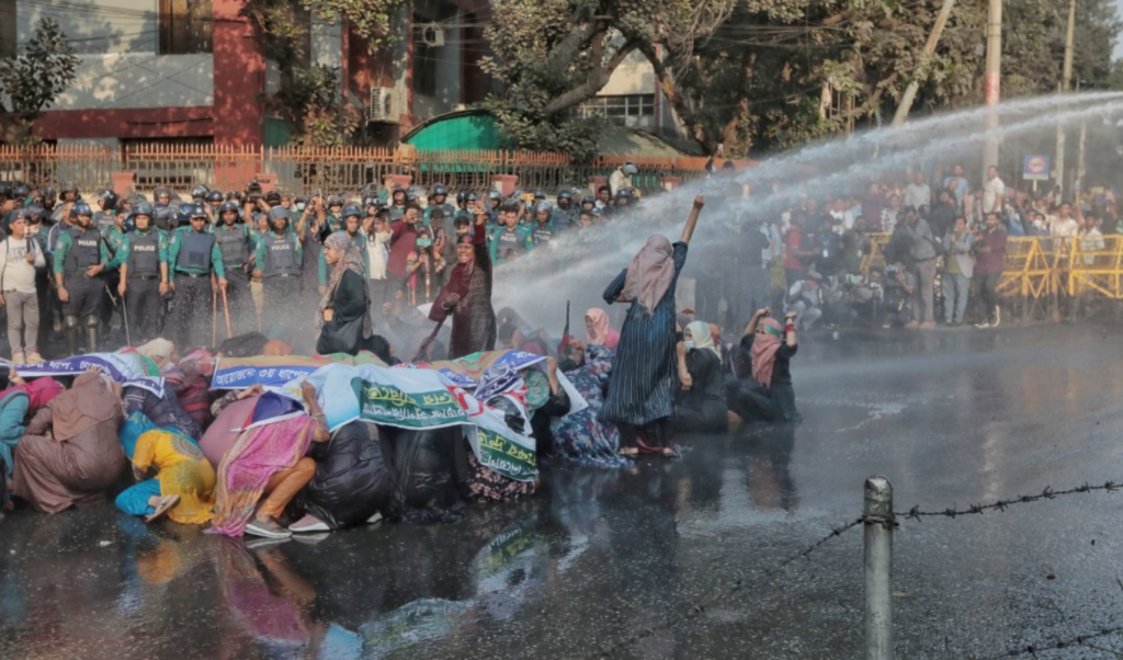police use water cannon and sound grenades on private primary school teachers Police Use Water Cannon and Sound Grenades on Private Primary School Teachers