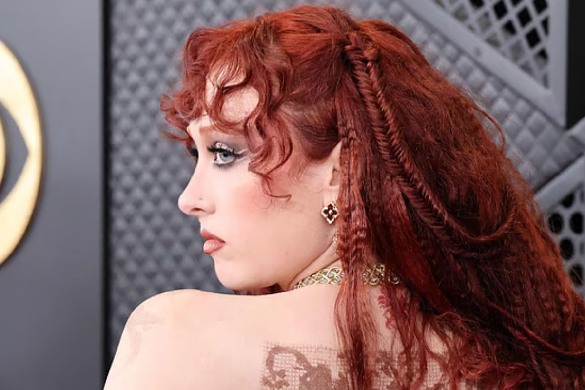 Pop Singer Chapelle Ron Stuns in Topless Look