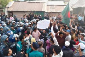 Protesters Breach Barricades Outside Indian Assistant High Commission