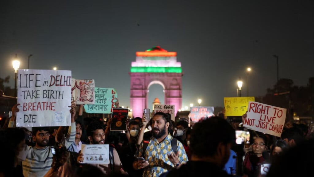 Protesters detained in New Delhi over anti-pollution demonstration 2 protesters detained in new delhi over anti pollution demonstration Protesters detained in New Delhi over anti-pollution demonstration