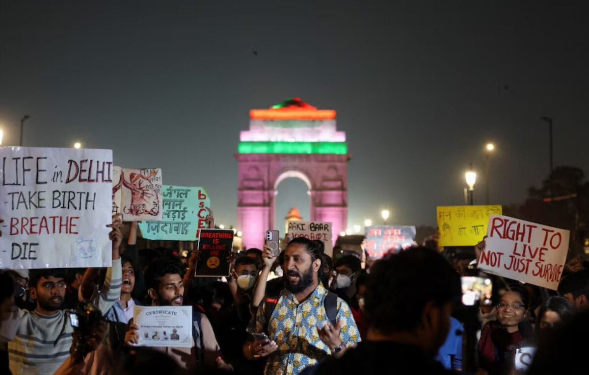 Protesters detained in New Delhi over anti-pollution demonstration