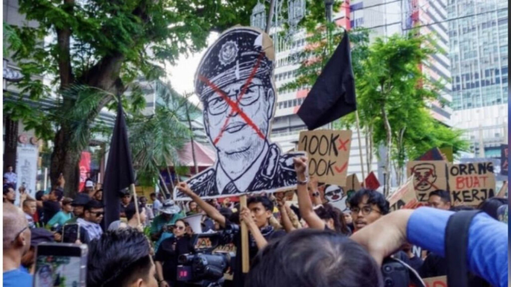 Protestors Demand Resignation of Malaysia’s Anti-Corruption Chief 3 protestors demand resignation of malaysias anti corruption chief Protestors Demand Resignation of Malaysia’s Anti-Corruption Chief