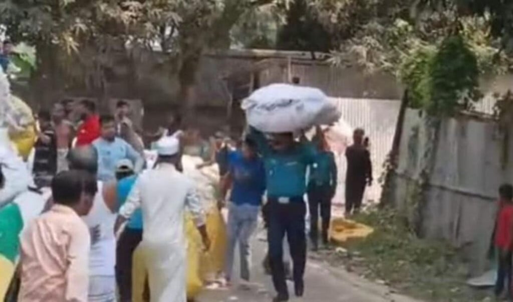pubail oc sets example by carrying sacks through fire Pubail OC Sets Example by Carrying Sacks through Fire
