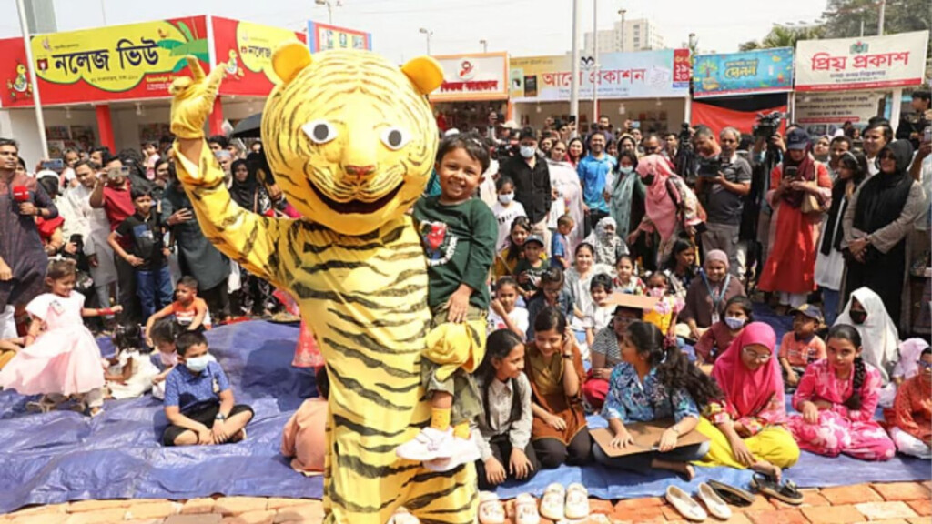 puppets enchant children as book fair opens Puppets Enchant Children as Book Fair Opens