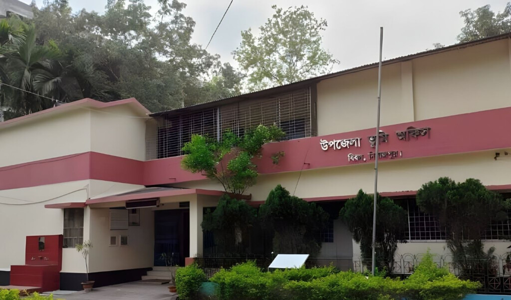 raid in dinajpur park late at night 52 fined Raid in Dinajpur Park Late at Night, 52 Fined