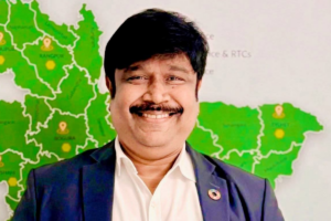 Renowned Figures Rest Beside National Poet’s Grave