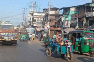 Road blockade lifted after three hours on Chattogram-Cox’s Bazar highway