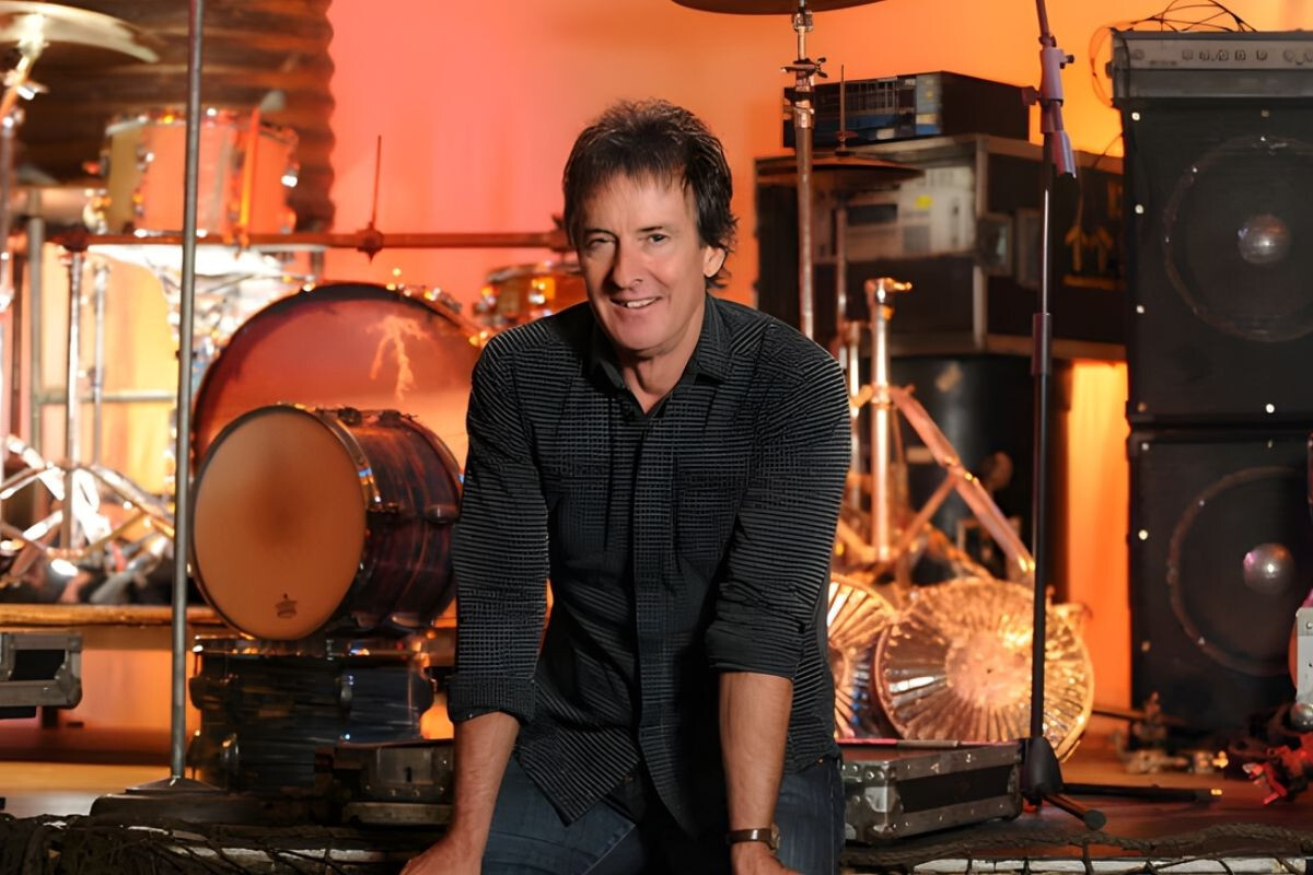 Rob Hirst: A born showman who led Midnight Oil from the back