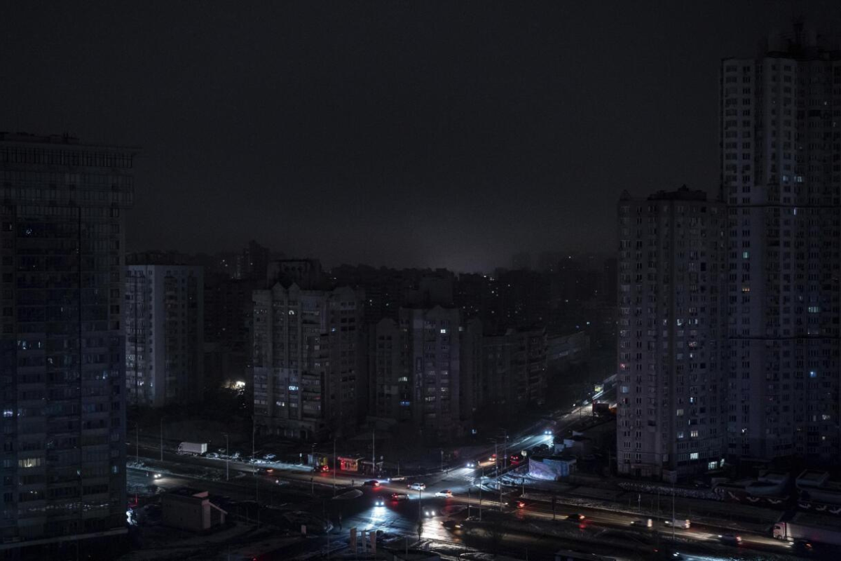 Russian Strikes Leave Ukrainian City Without Power