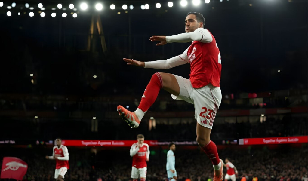 saka strikes again as arsenal extend lead Saka Strikes Again as Arsenal Extend Lead!