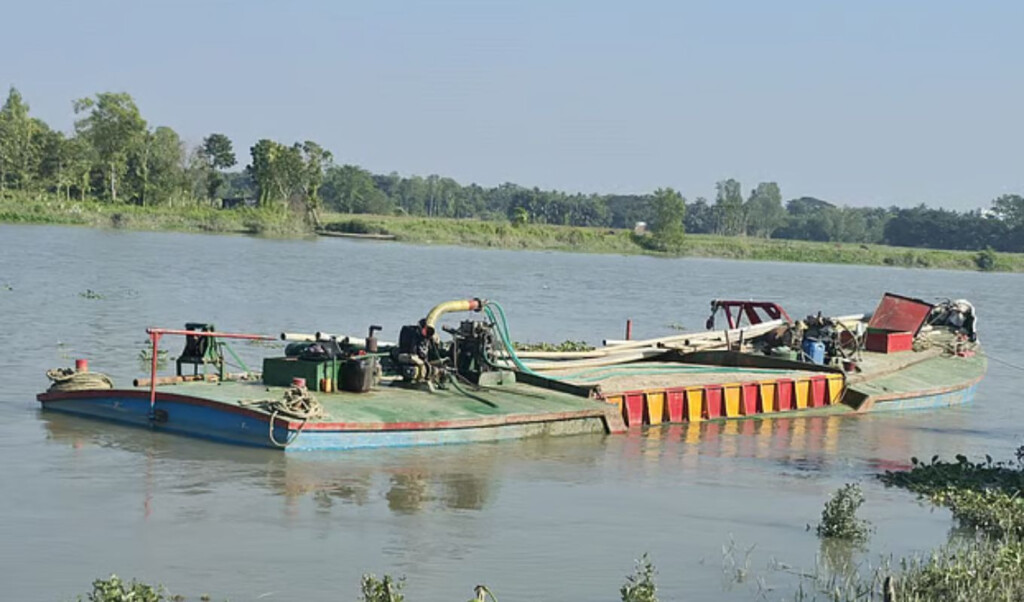 sand extraction from halda sand filled bulkhead seized two arrested Sand Extraction from Halda, Sand-Filled Bulkhead Seized, Two Arrested