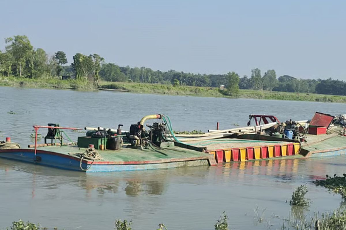 Sand Extraction from Halda, Sand-Filled Bulkhead Seized, Two Arrested
