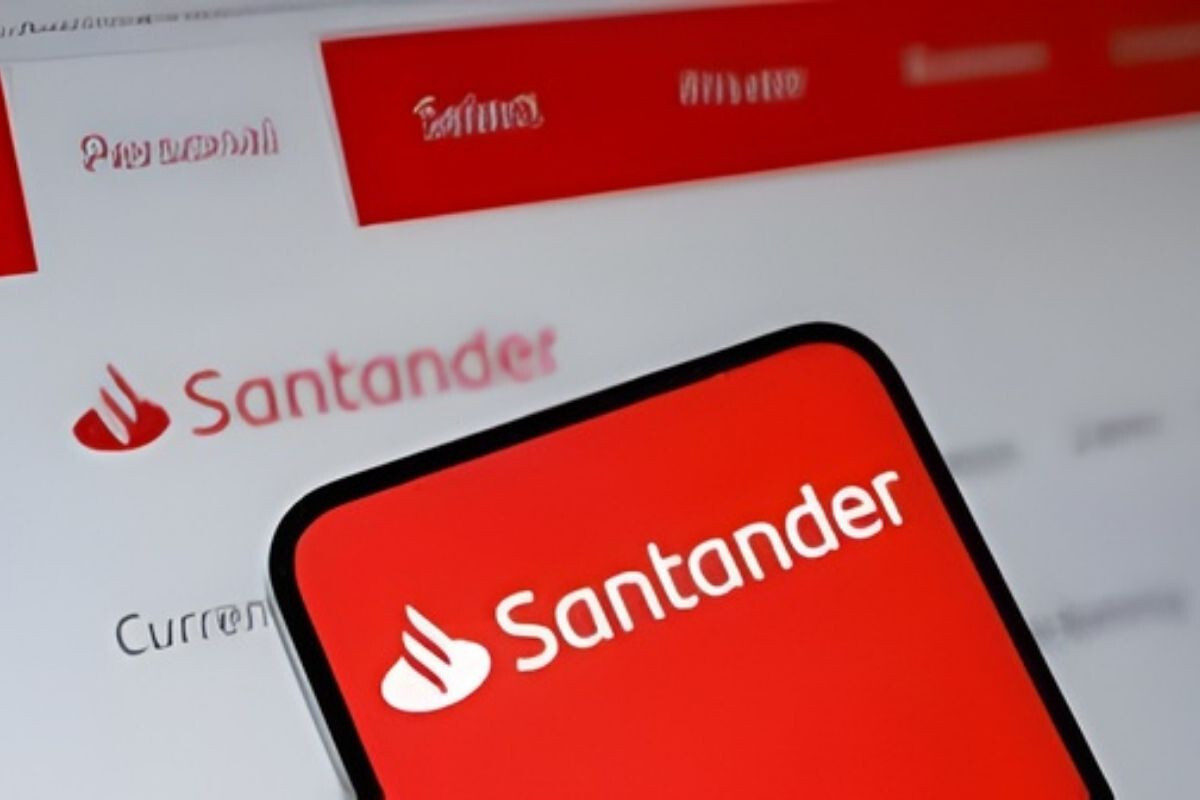 Santander Targets Top-10 US Retail Banks with $12.2bn Webster Deal
