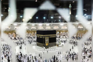 Saudi Authorities Suspend Contracts for 1,800 Umrah Agencies