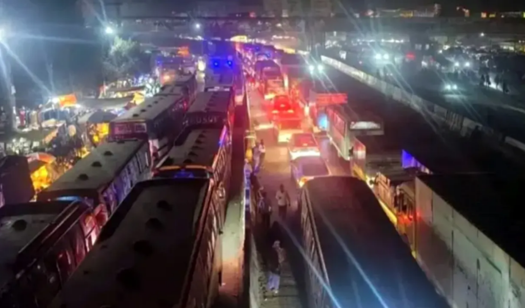 savar workers block highway over unpaid wages Savar Workers Block Highway Over Unpaid Wages