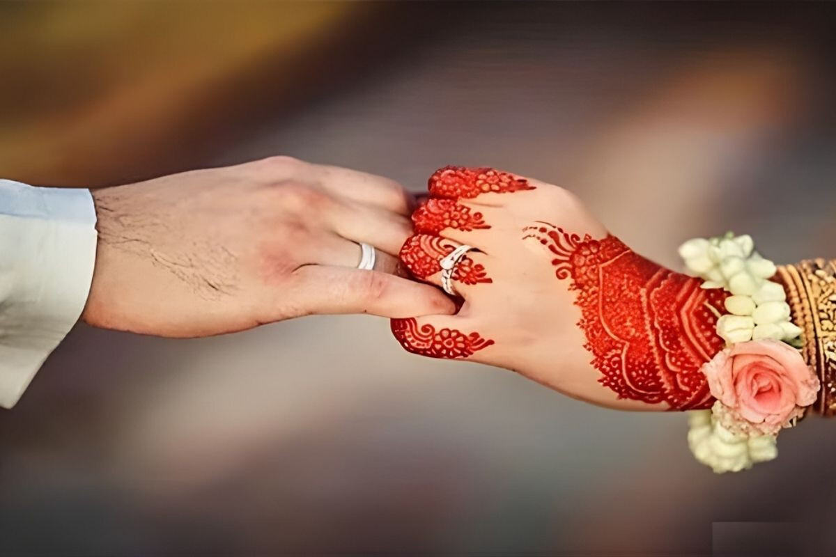 School-time love insurance yielded a fortune after marriage.