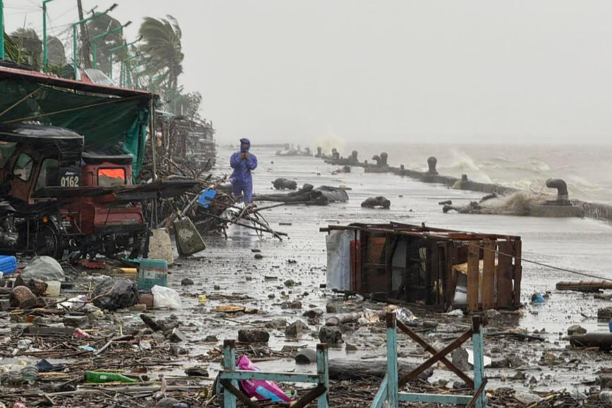 Schools Closed and Flights Cancelled as Typhoon Ragasa Approaches Hong Kong