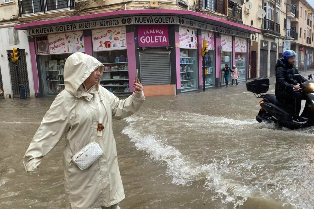 Schools Closed as Torrential Rains Batter Eastern Spain