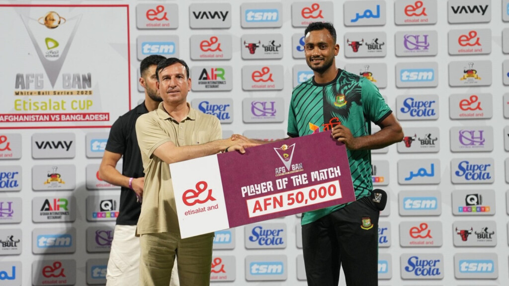 shariful sets a remarkable example for his local community Shariful Sets a Remarkable Example for His Local Community
