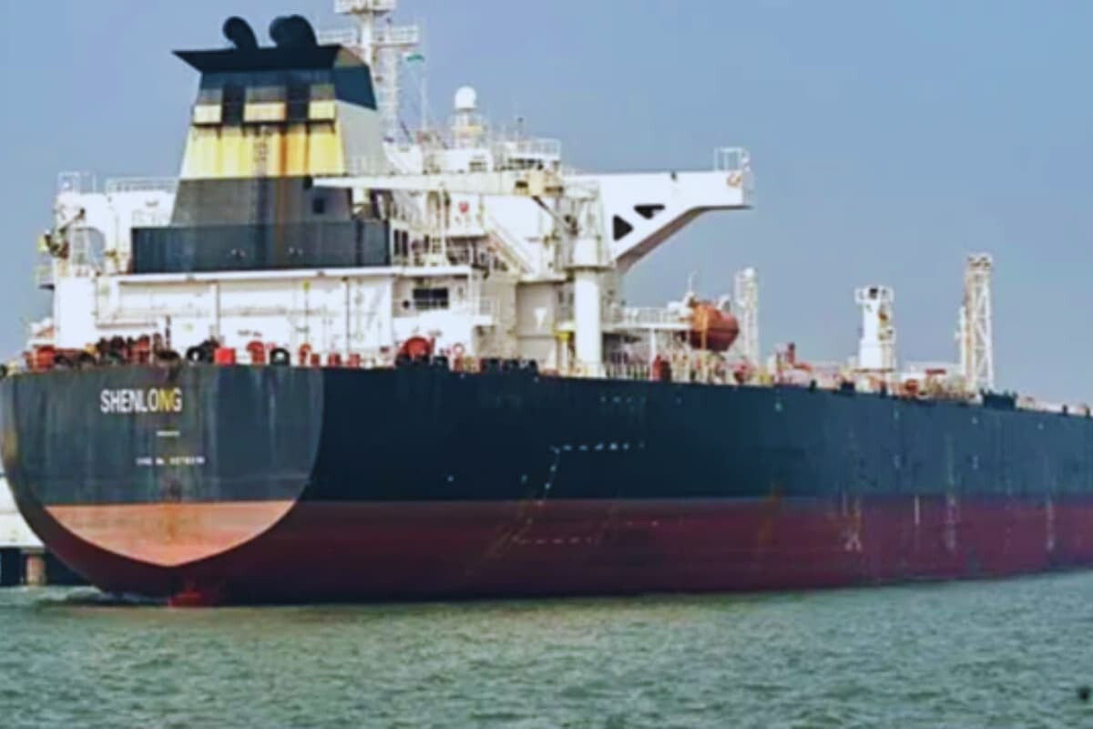 Shipping Through Strait of Hormuz Plummets 95%