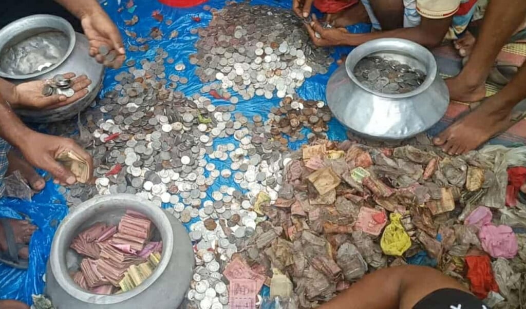 sirajganj beggar who saved three sacks of money dies of cancer Sirajganj Beggar Who Saved Three Sacks of Money Dies of Cancer