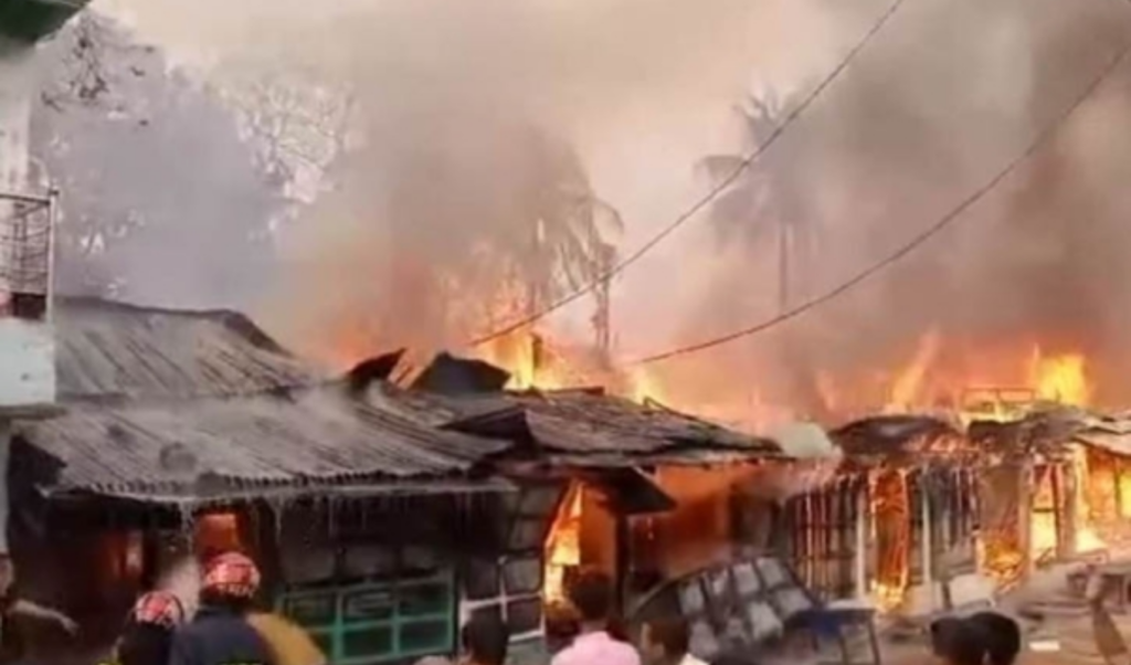 six homes destroyed in bandarban blaze Six Homes Destroyed in Bandarban Blaze