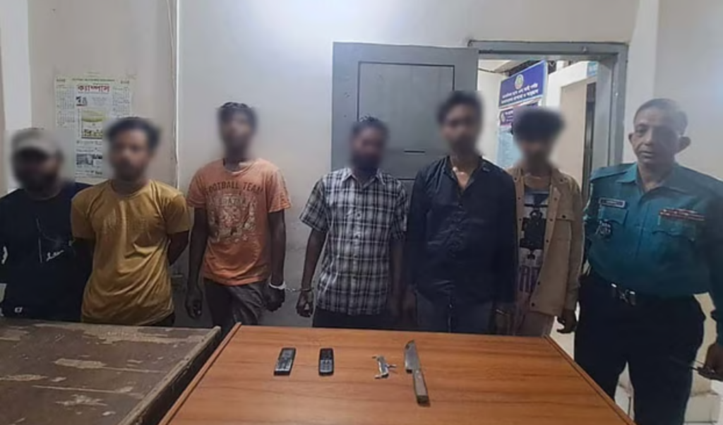 six members of robbery gang arrested in rupnagar with weapons and private car dmp Six Members of Robbery Gang Arrested in Rupnagar with Weapons and Private Car: DMP