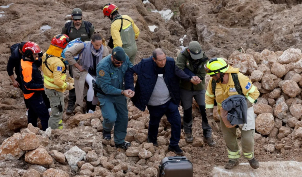 spaniards race to save memories after deadly floods Spaniards Race to Save Memories After Deadly Floods