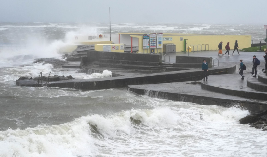 storm amy claims life in ireland disrupts uk Storm Amy Claims Life in Ireland, Disrupts UK
