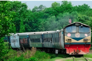 Student Injured in Stone-Throwing Incident on Chittagong University Shuttle Train