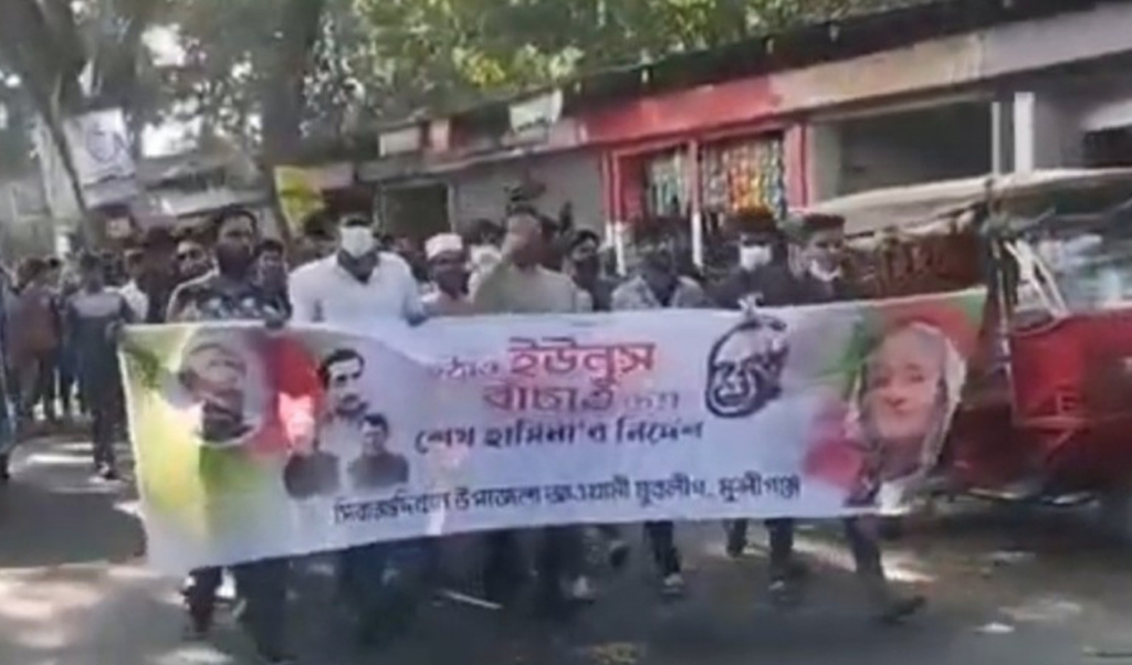 Student League and Youth League Procession in Front of Police in Broad Daylight 2 student league and youth league procession in front of police in broad daylight Student League and Youth League Procession in Front of Police in Broad Daylight