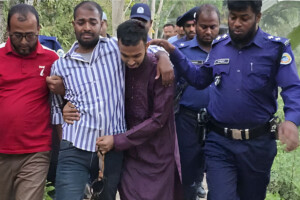 Student League Leader Attends Father’s Funeral on Parole