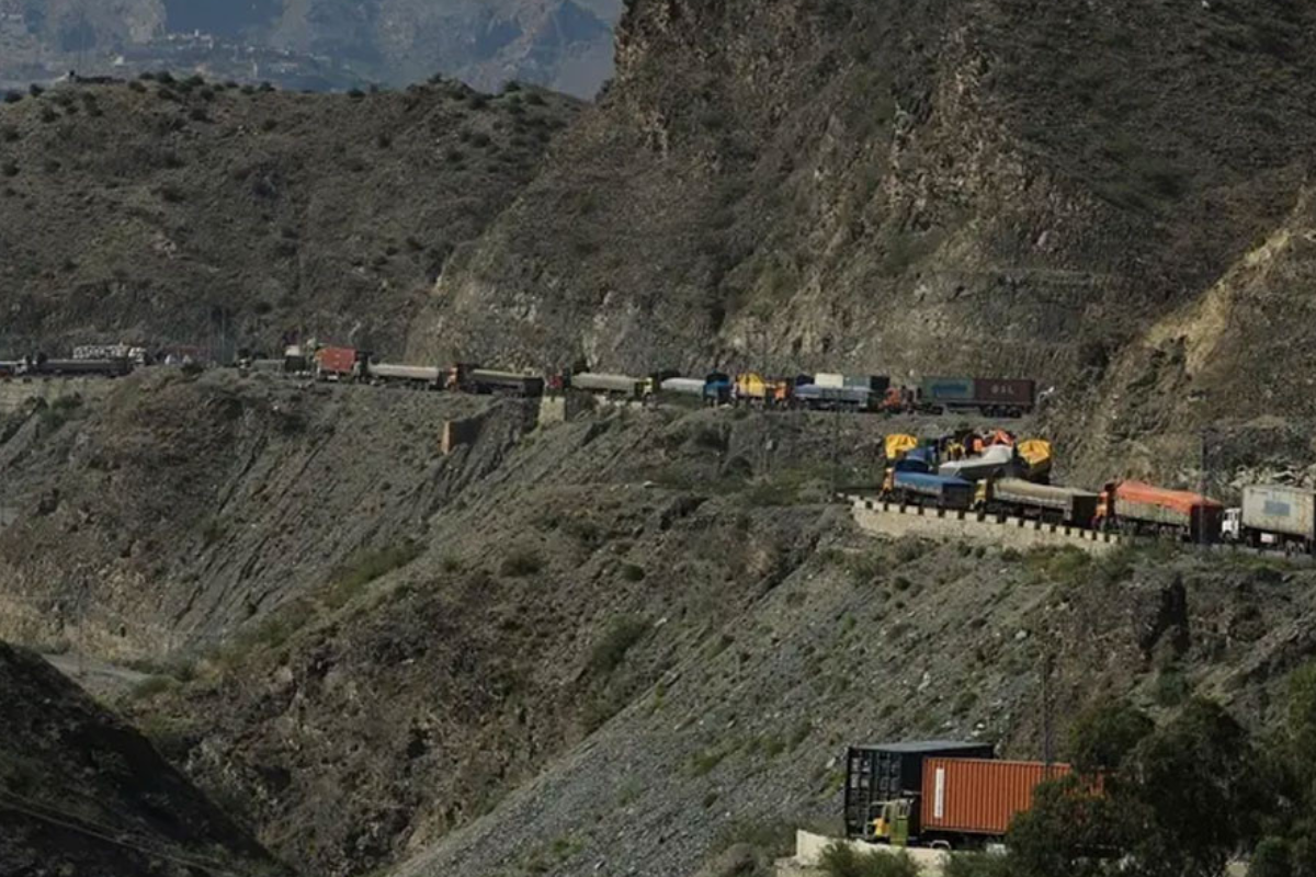 Suicide Car Bombing at Pakistani Military Outpost Kills Four