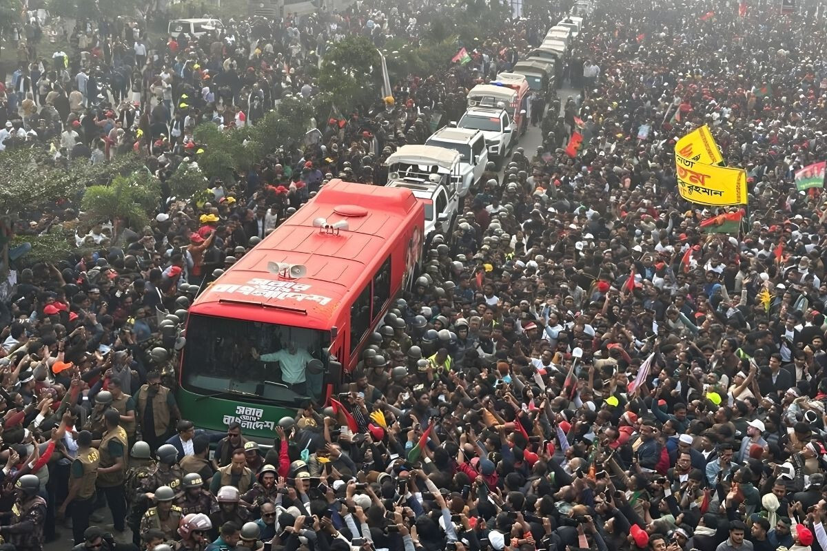 Tarique Rahman is heading to the reception venue by a special bus.