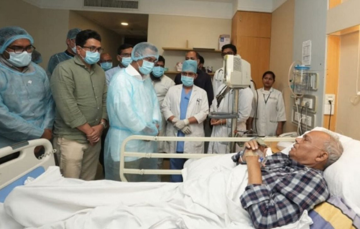 Tarique Rahman Visits Ailing BNP Leader Ruhul Kabir Rizvi