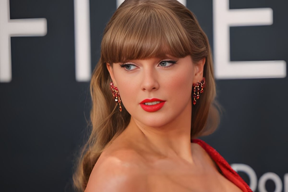 Taylor Swift Crowned Best-Selling Artist Again