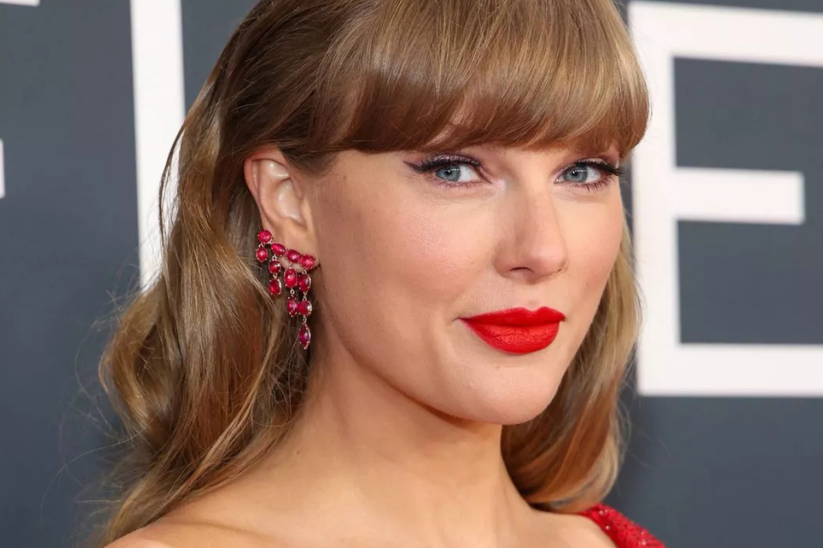 Taylor Swift Films New Music Video in Croydon’s Whitgift Shopping Centre
