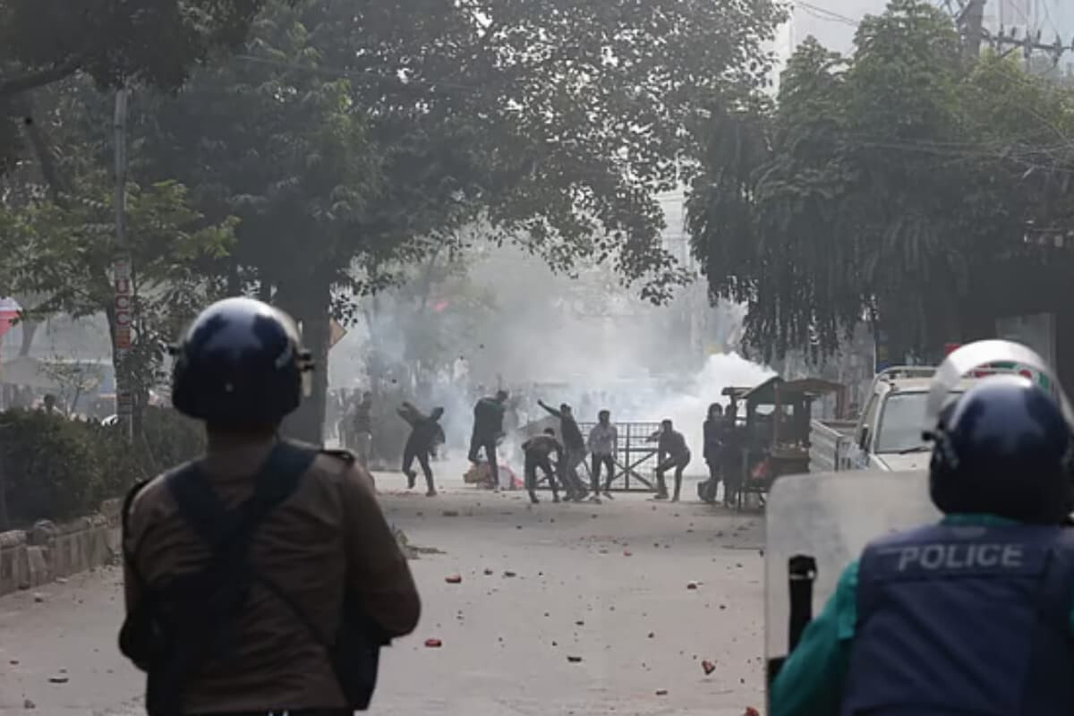 Tensions Erupt Between Traders and Police in Dhaka