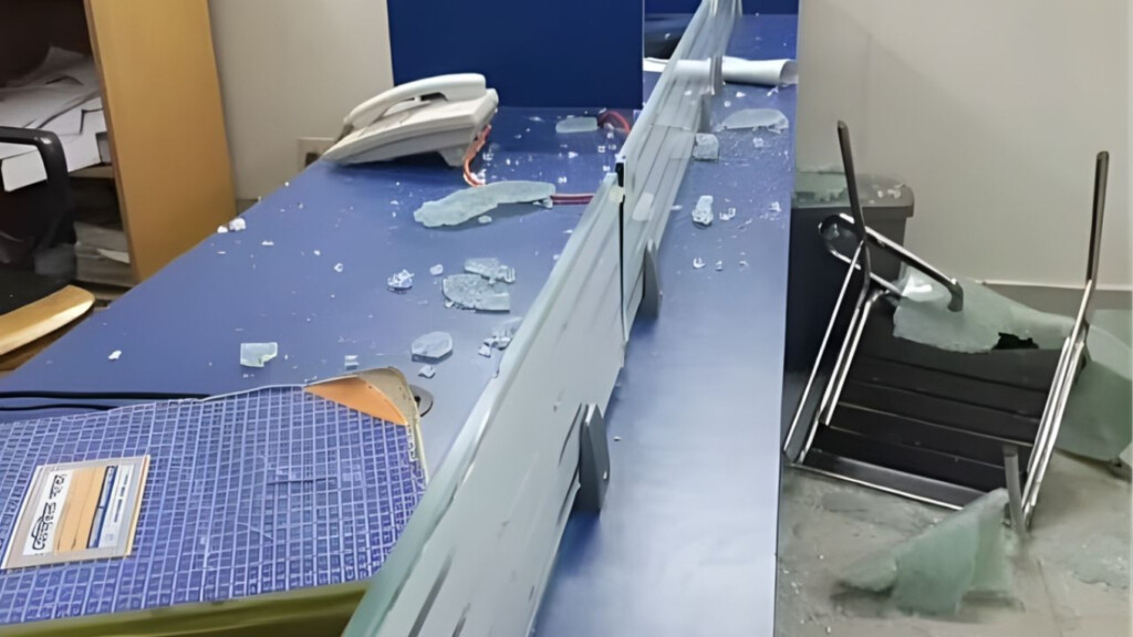 terror as armed mob ransacks noakhali hospital Terror as Armed Mob Ransacks Noakhali Hospital