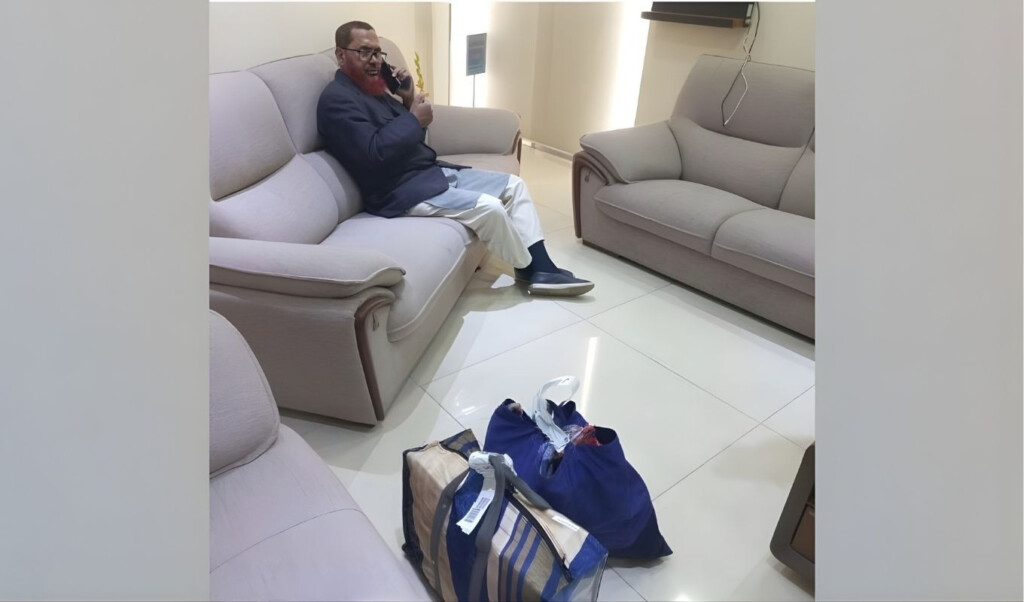 thakurgaon district jamaat amir arrested at the airport with 5 million taka “Thakurgaon district Jamaat Amir arrested at the airport with 5 million taka”