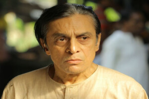 The actor Shubhashish is in love with a girl much younger than him.