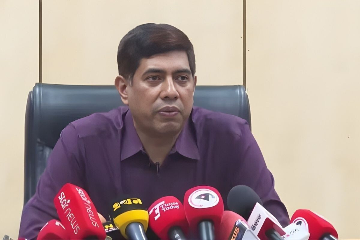 The DB has reported the arrest of a Bangabhaban official.