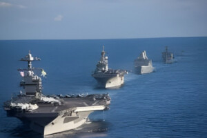 The fleet of US warships is heading towards the Iranian border