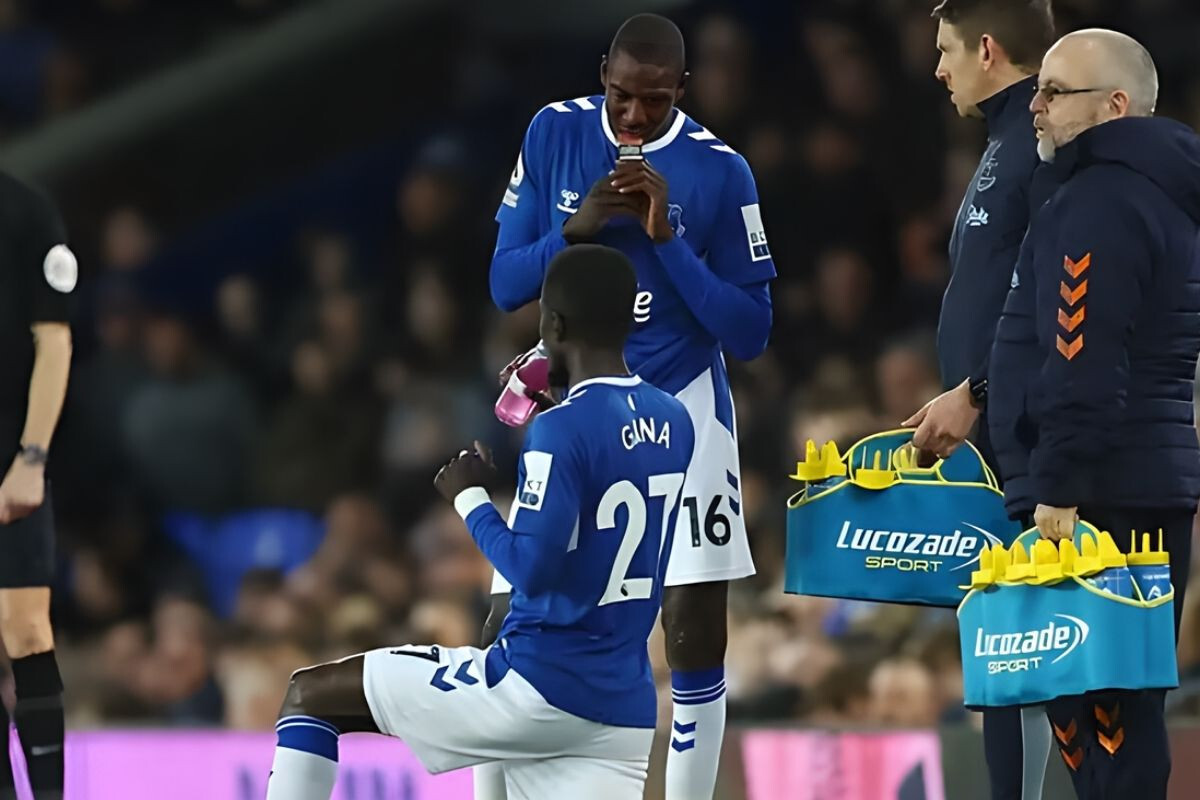 There will be a pause in English football matches during iftar time.