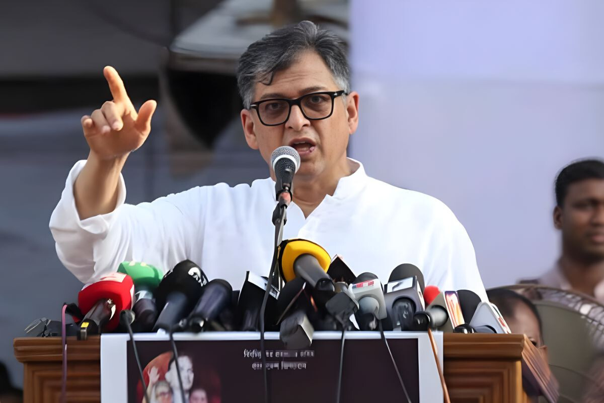 Those Who Do Business in the Name of Religion Want Women to Stay at Home: Salahuddin