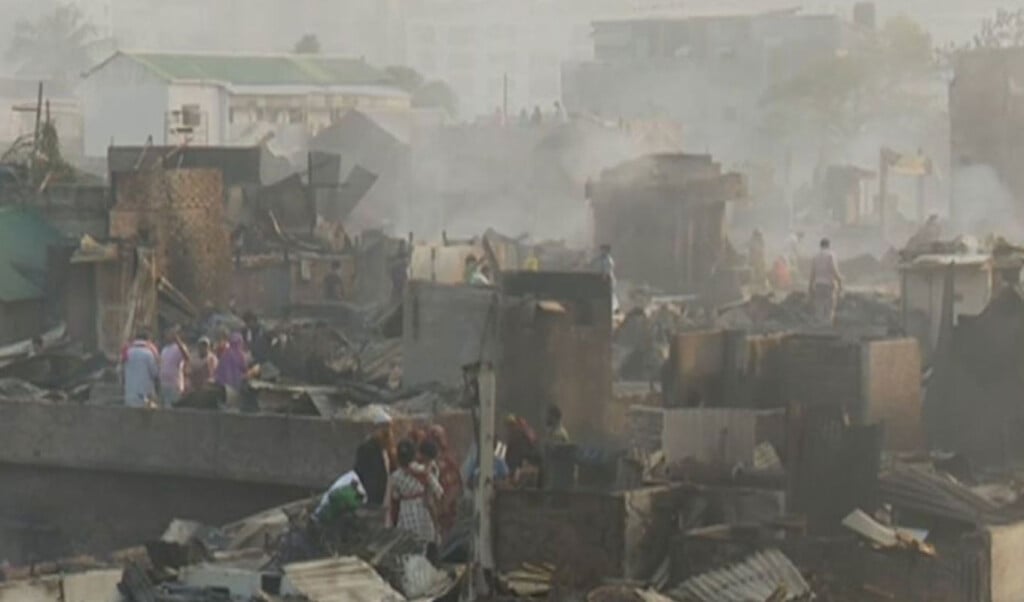 thousands left homeless as fire ravages korail slum Thousands Left Homeless as Fire Ravages Korail Slum
