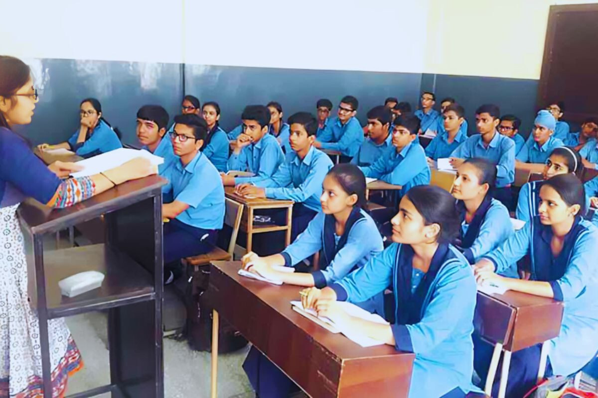 Thousands of Teachers Living in Misery Without Pay